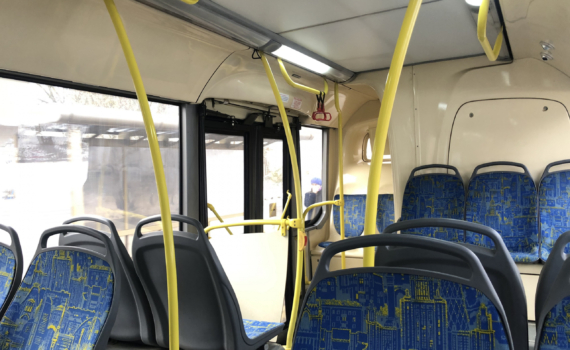 Конфликт в автобусе Красноярска: кондуктор напала на школьницу