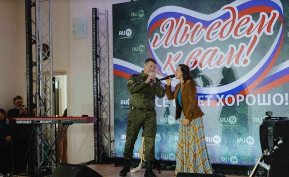Звезды RU.TV пришли в палаты к выздоравливающим бойцам с песнями и фруктами Звезды RU.TV пришли в палаты к выздоравливающим бойцам с песнями и фруктами