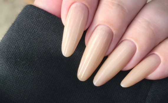 Зимний маникюр 2025: какие формы ногтей в моде – варианты для коротких и длинных пластин