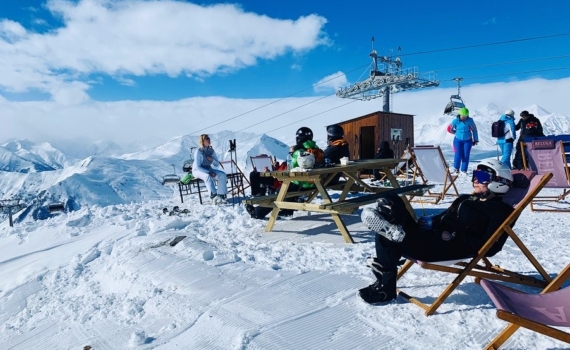 Снег в пустыне, пингвины и трассы на высоте 5 км: где искать самые необычные горнолыжные курорты мира Снег в пустыне, пингвины и трассы на высоте 5 км: где искать самые необычные горнолыжные курорты мира